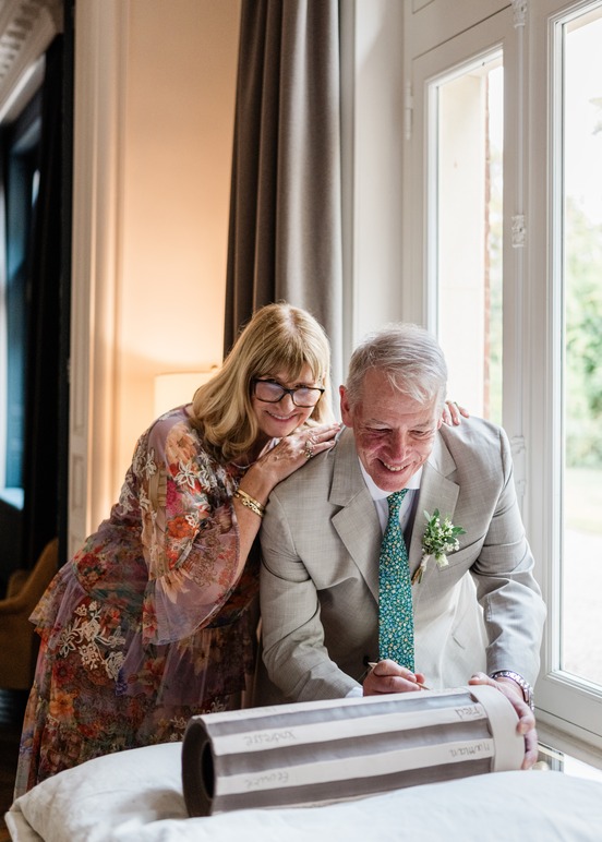 Jarre en céramique évènementielle avec gravures personnalisées pour célébration de mariage ou évènement